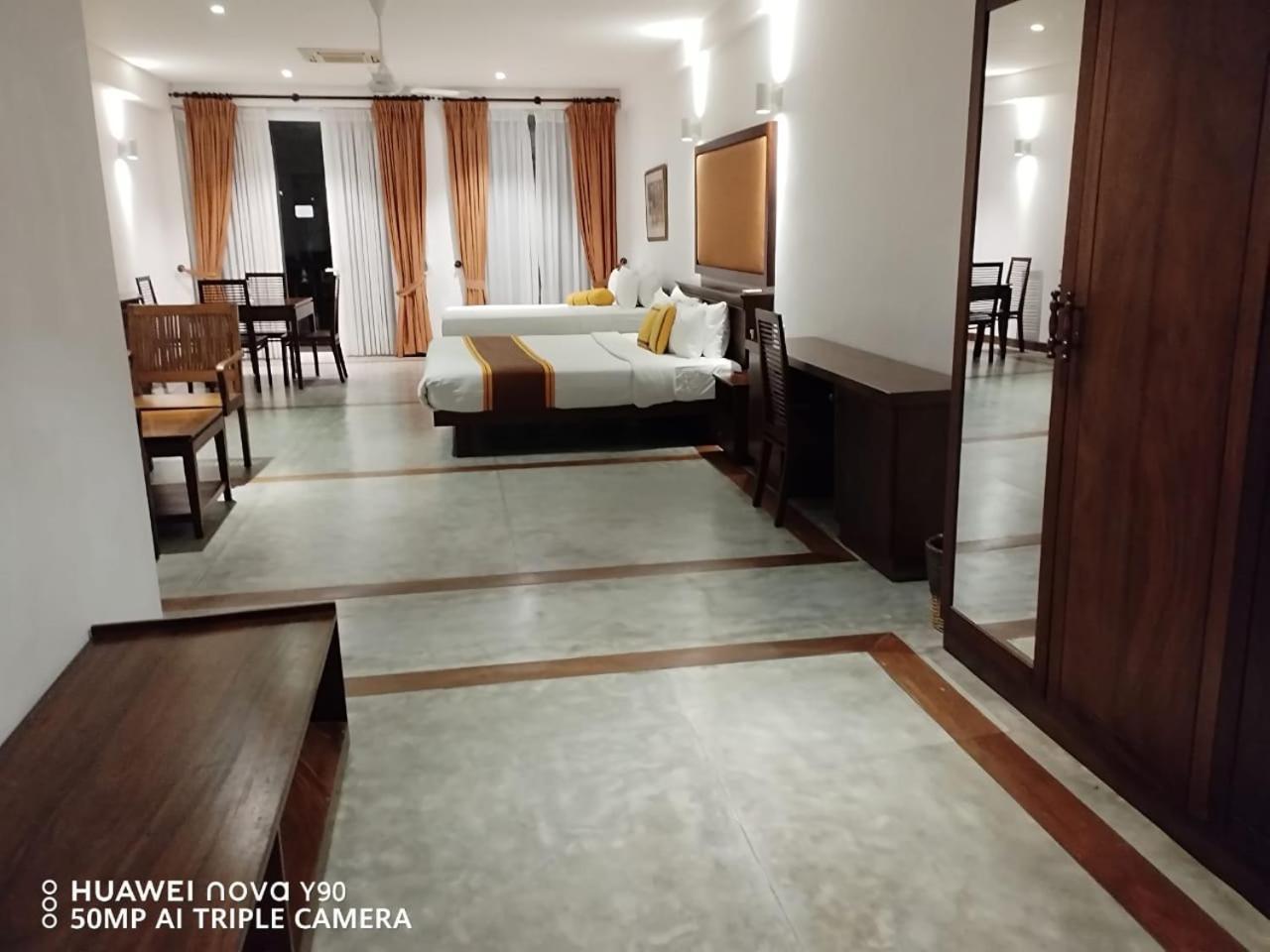 Refresh Hotel Hikkaduwa Exterior photo