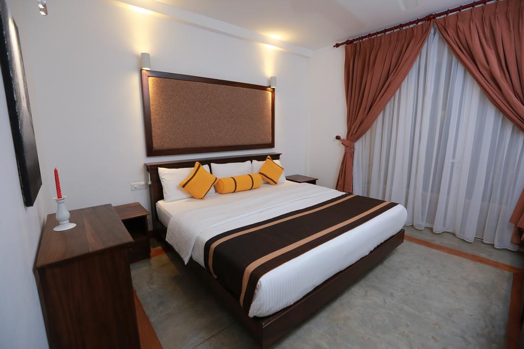 Refresh Hotel Hikkaduwa Exterior photo