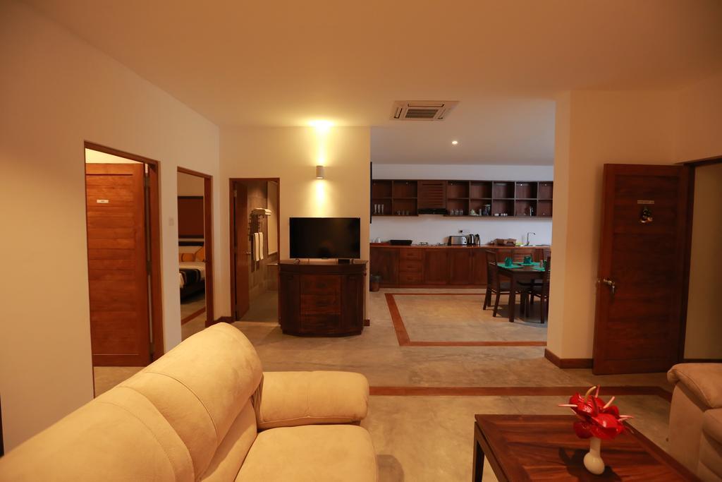 Refresh Hotel Hikkaduwa Room photo