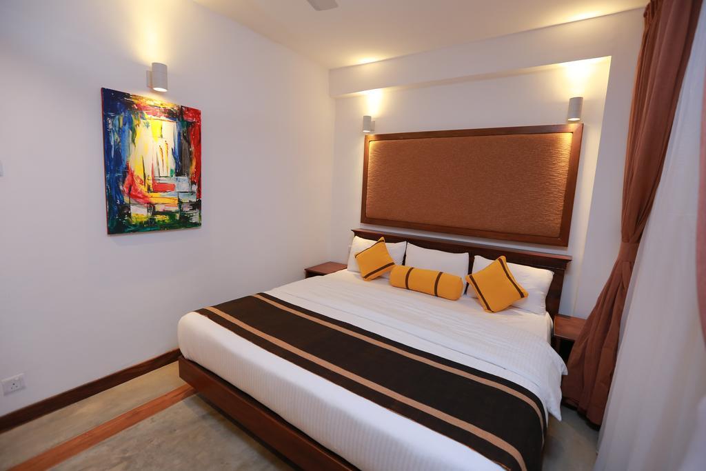 Refresh Hotel Hikkaduwa Room photo