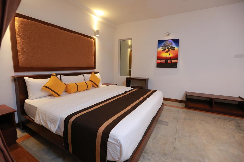 Refresh Hotel Hikkaduwa Room photo