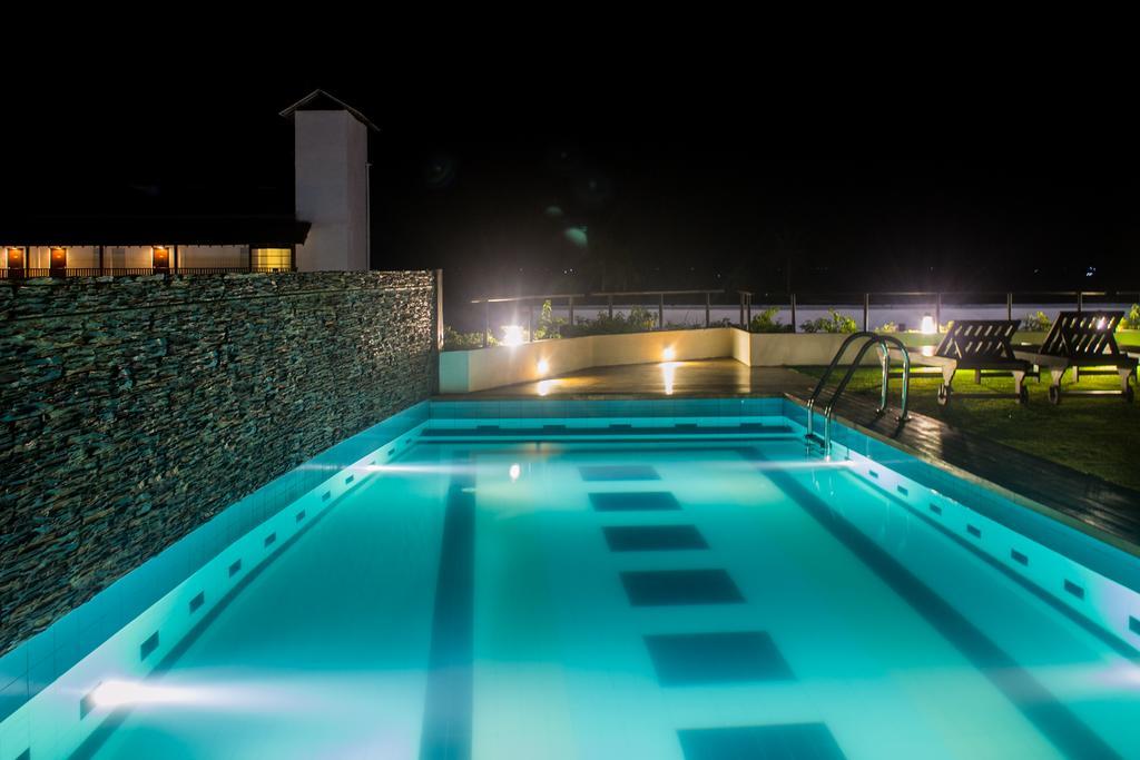 Refresh Hotel Hikkaduwa Exterior photo