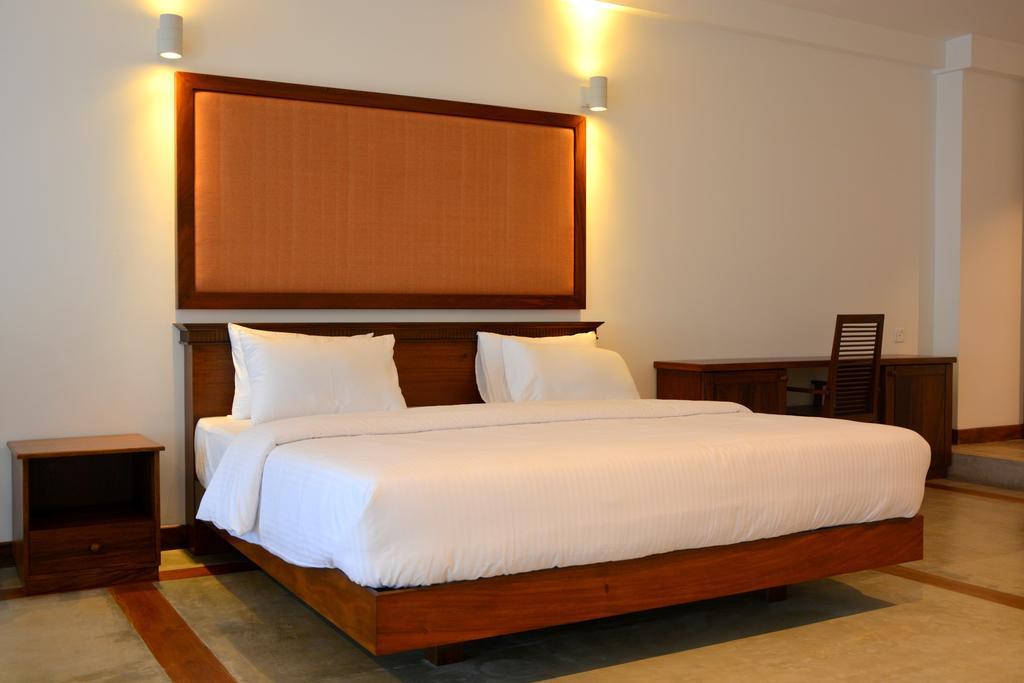 Refresh Hotel Hikkaduwa Room photo