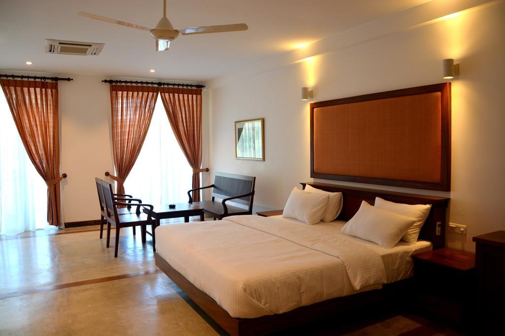 Refresh Hotel Hikkaduwa Room photo