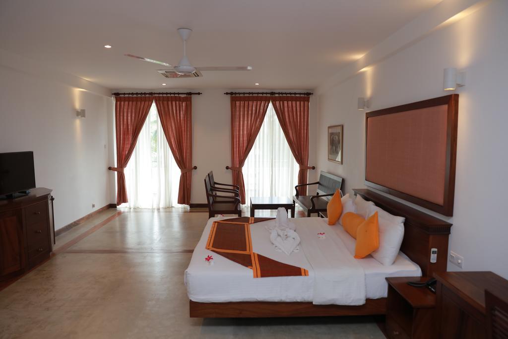 Refresh Hotel Hikkaduwa Exterior photo